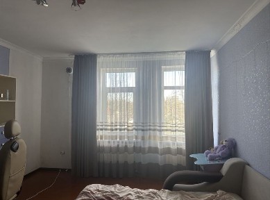 Квартира з окремим входом.