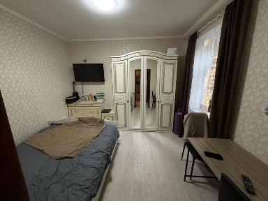 Бюджетна однокімнатна, м-н Зигіна, косметичний стан, цегла, не кутова