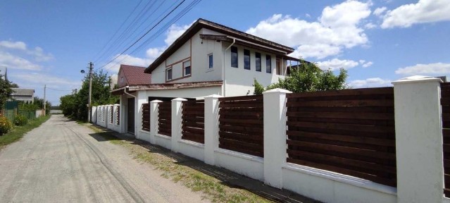 Оренда будинку с генератором та укриттям в с. Проців, 200 м. кв.