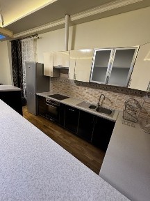 Оренда простороі квартири в центрі з паркомісцем і власним двориком