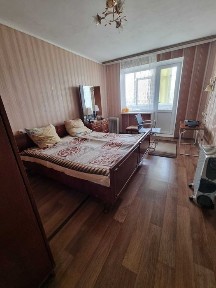 Продаж квартири Валки, 3 кімнати