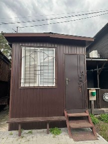 Будиночок біля води