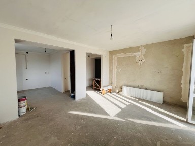 Простора 3 кімнатна квартира, перепланована в 2 кім+кухня-студія