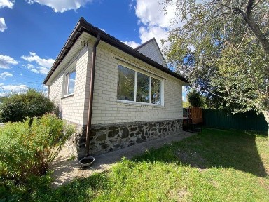 Будинок, біля лісу можна заїхати вже. Тихе життя в передмісті Черкас