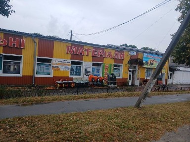 Продається комерційне торгове приміщення площею 750 м2 в місті Звягель