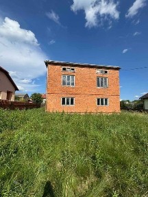 Продаж будинку із великою земельною ділянкою у с. Басівка