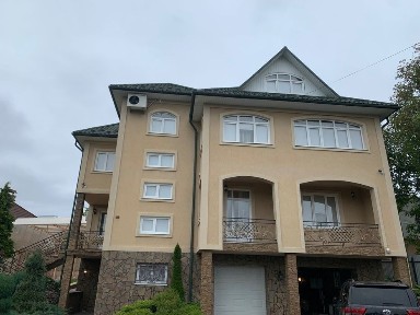 Продається будинок вашої мрії з басейном в Чернівцях на Роші