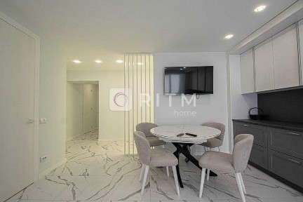 Продається квартира з меблями і технікою біля парку Сопільче