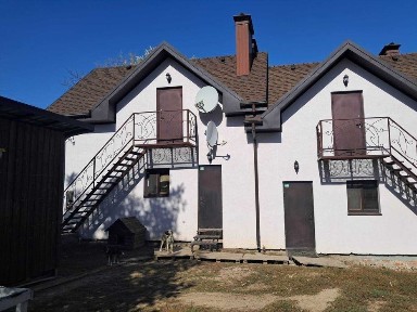 Продам 2/х поверховий будинок у передмісті