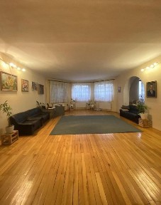 Будинок, по вул. Кошицька, 560 м²