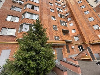 Центр, 2 кім-на квартира в цегляному будинку з індив- льним ОПАЛЕННЯМ!