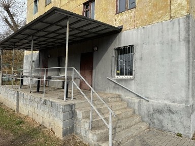 Сдам в аренду магазин красная линия напротив центрального рынка