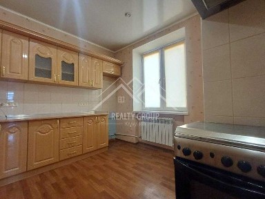 Продаж 2 кімн. сталінки в центрі Соцміста чудове планування кухня 9 м.