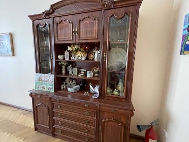 Центр, вікна на Універмаг, сталінка