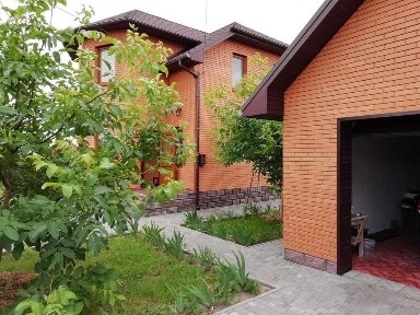 Продам новий сучасний будинок з усіма зручностями.