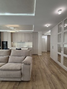 Дизайнерська 2-кім. квартира з кухнею-вітальнею на вул. Лемківська