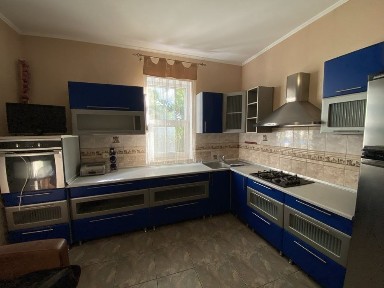 Продаєься 2- поверховий будинок. Лариса