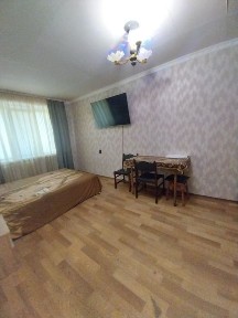 Продам 1 квартиру, з ремонтом, меблями та технікою, на 1 поверсі.