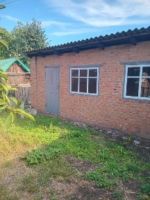 Продам пол дома в Люботине кирпичный, жилой