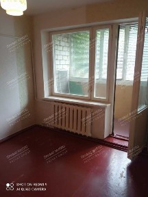 Трикімнатна квартира з автономним опаленням на першому поверсі