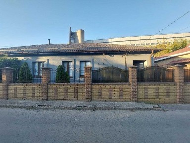 Продаж затишного будинку в центрі міста на березі річки по вул. Чкалова