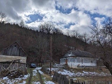 Продаж будинку з великою ділянкою