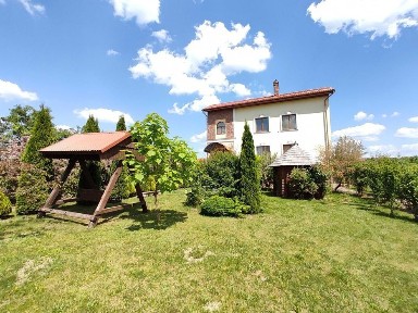 Продам 4 кімнатний будинок 200 кв. м. смт Шкло!