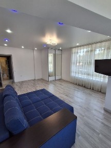 Продається 2-х кімнатна новобудова з євроремонтом р-н ТЦ Майдан