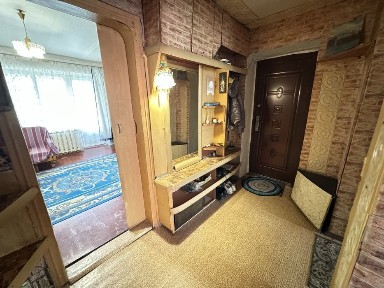 Продам 2-кімнатну квартиру в центрі + 2 складських приміщення