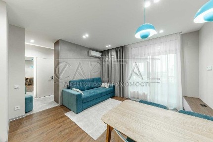 Київ, Шевченківський район, вул. Салютна, 2б