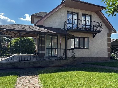 Шикарний будинок в мальовничій локації Бородянки