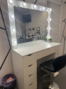 Здам робоче місце для бровіста, візажиста