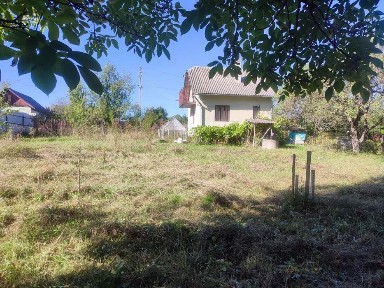 Продається дача з земельною ділянкою