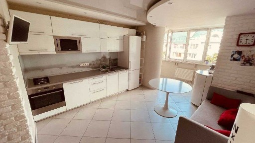 Продам однокімнатну квартиру в буд. 2013 року по вул. Зодчих 50Б