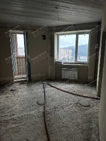 Простора квартира в новобудові.