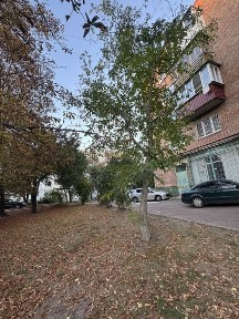 Дешева квартира в цегляному будинку з окремим виходом та цікавим дизай