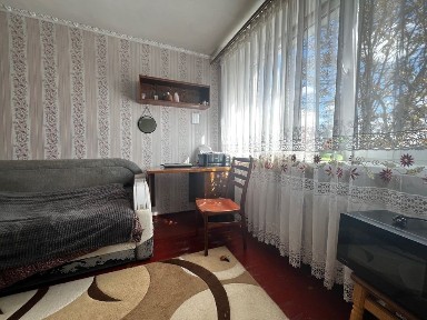 1 КІМ «гостинка», стан житловий, відмінна локація.