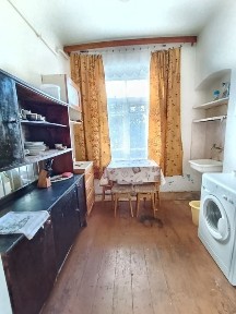 Продається трикімнатна квартира в районі Червоної гори