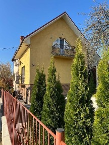 Продається 2х поверховий будинок в районі Джерельної