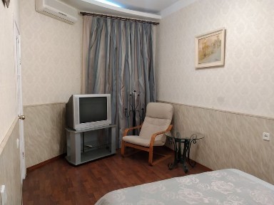 Сдам 1к 8000 возле парка Шевченко