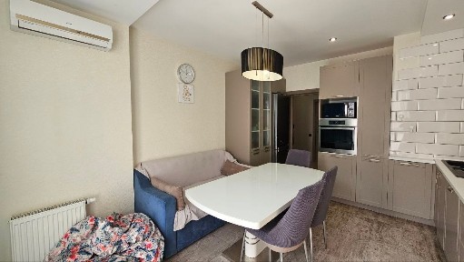 Киев, Драгоманова ул., 2А