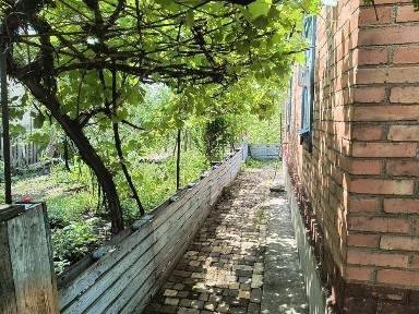 Продаж невеликого будинка