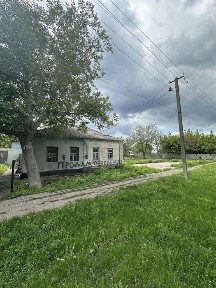 Продам будинок і земеньні ділянки