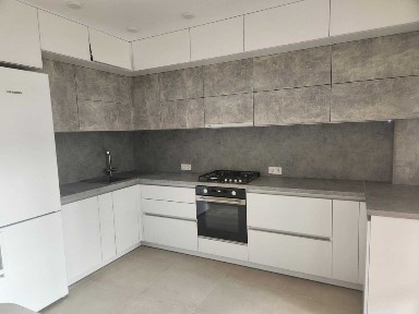 Просторна 3к квартира в закритому кондо, 2 с/в, 2 гардеробнi