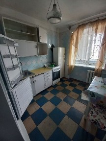 Простора двукімнатна з великим балкономв оренду