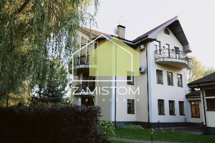Продаж котеджу 800 м²