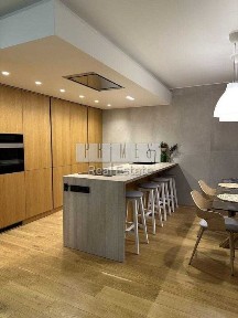 Оренда 3-кімнатної кв, з дизайнерським ремонтом вул. М. Максимовича.