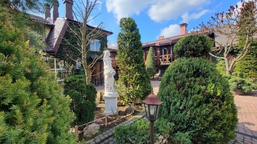 Продаж комерційної нерухомості з рестораном, сауною та апартаментами.