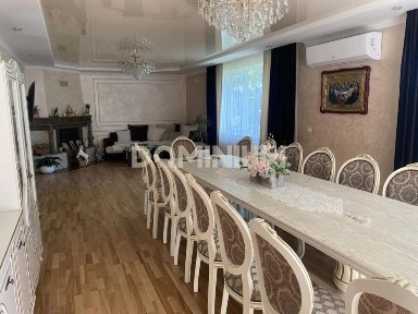 Продається будинок у мальовничому селі