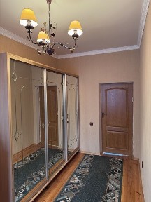 Продається трьохкімнатна квартира